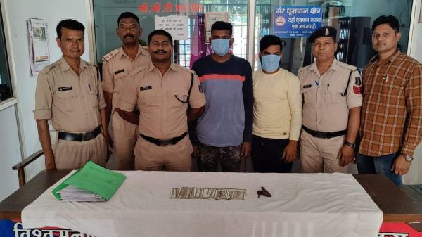 एसआई की वर्दी पहन नौकरी लगाने का झांसा, गिरफ्तार