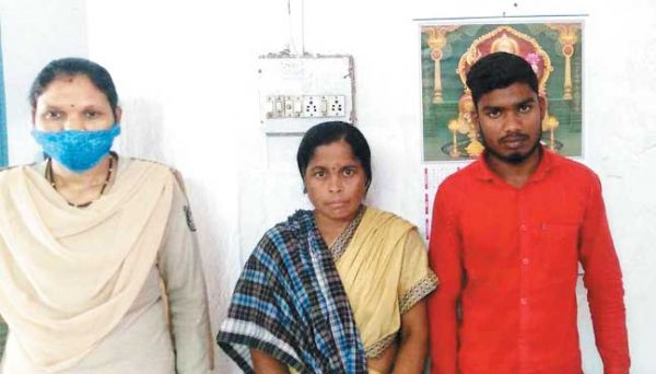  मकान मालिक से साढ़े 7 लाख की ठगी, नौकरानी व उसका भतीजा गिरफ्तार