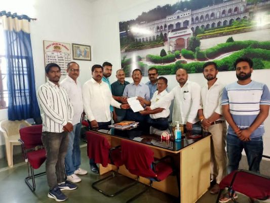 भाजपा ने महाप्रबंधक दक्षिण पूर्व मध्य रेल्वे को सौंपा ज्ञापन