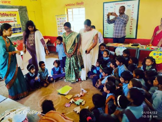 माताओं को शाला से जोडक़र बच्चों की बुनियादी शिक्षा की मजबूती पर जोर