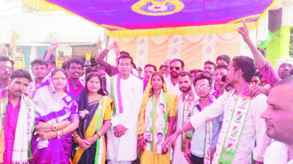 ग्रामीणों ने किया कांग्रेस प्रवेश