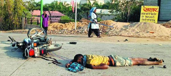 ट्रेलर की टक्कर से बाइक सवार की मौत