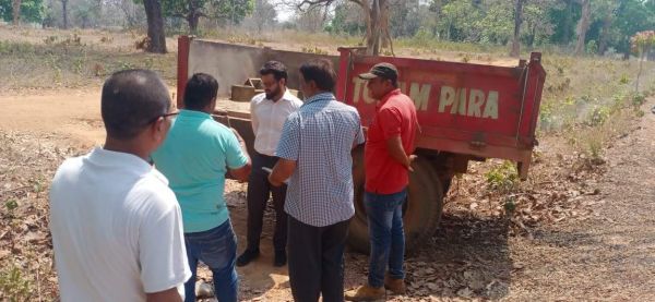कलेक्टर ने नक्सल प्रभावित गांवों में जाकर विकास कार्यों का किया निरीक्षण