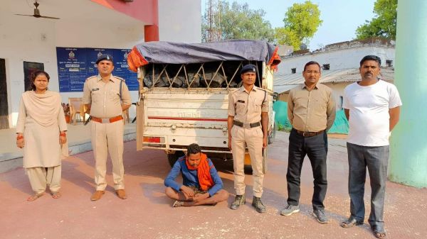 2 टन अवैध कोयला के साथ पिकअप चालक गिरफ्तार