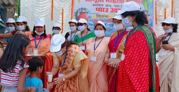 राहगीरों के लिए जागृति महिला मंडल ने खोला प्याऊ