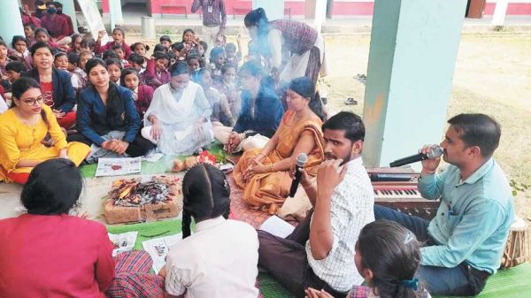 डीएवी विद्यालय विश्रामपुरी में नए शिक्षण सत्र का प्रवेशोत्सव व हवन