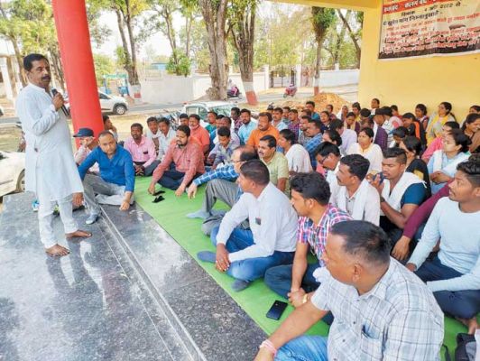 वनकर्मियों के बाद मनरेगा कर्मी भी हड़ताल पर, प्रभावित हो रहा है कि ग्राम पंचायतों का काम काज