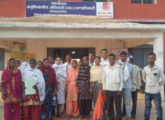 चंद्रनगर सरपंच के विरुद्ध अविश्वास प्रस्ताव लाने पंचों व ग्रामीण एसडीएम कोर्ट पहुंचे