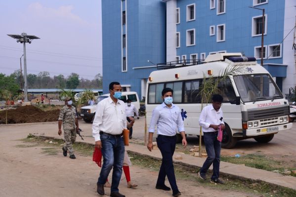 कलेक्टर ने डॉक्टरों की ली समीक्षा बैठक