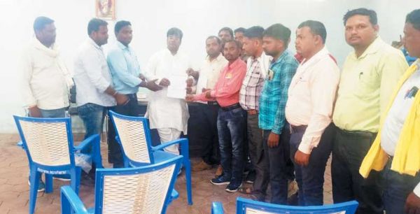  मनरेगा कर्मचारी संघ ने मनेंद्रगढ़ विधायक से की मुलाकात, मिला आश्वासन