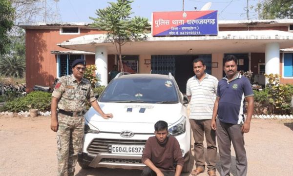 कार में आईपीएल क्रिकेट सट्टा खिलाते एक सपड़ाया, 3 फरार
