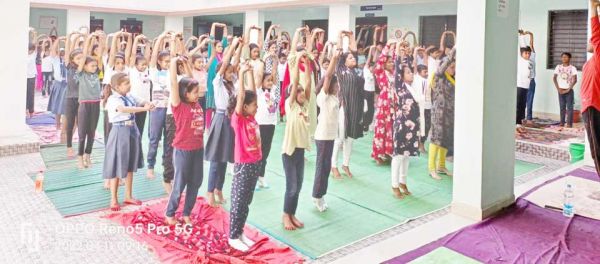   स्वामी आत्मानंद स्कूल में योग शिविर आयोजित