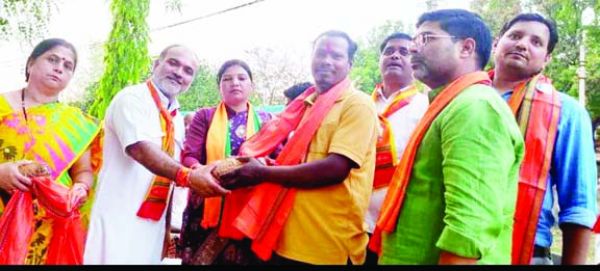 भाजपा किसान मोर्चा ने पीएम किसान सम्मान निधि से लाभान्वित किसानों को किया सम्मानित