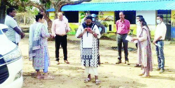 संचालक पशु चिकित्सा व उप सचिव ने मुरनार गोठान का किया निरीक्षण
