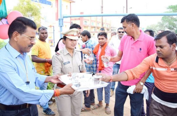 गर्मी से राहत दिलाने कबीरधाम पुलिस ने प्याऊ घर का किया उद्घाटन