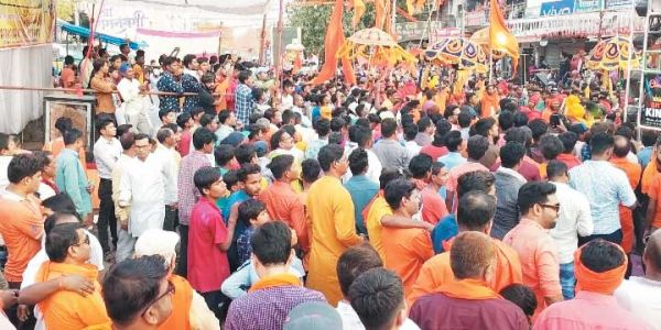  जय श्रीराम के नारों से गूंजा शहर, झांकियों संग निकाली शोभायात्रा