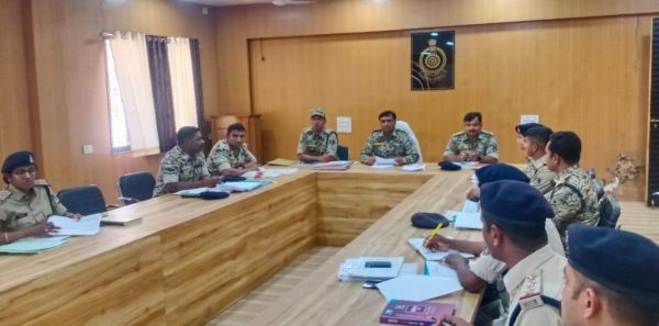 लंबित अपराधों के निकाल व बेहतर पुलिसिंग के लिए एसपी ने ली बैठक