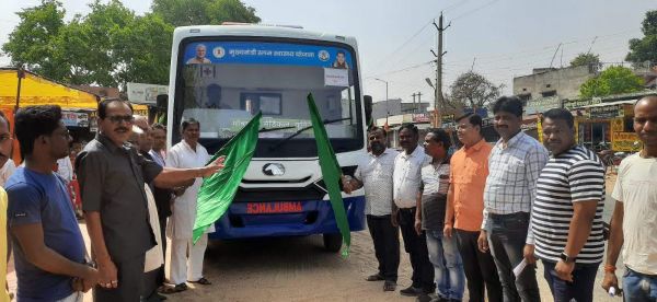 मोबाइल मेडिकल यूनिट को झंडी दिखाकर रवाना किया