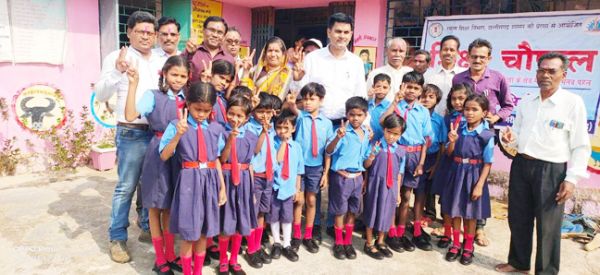 नंगे पांव स्कूल जाने वाले पिछड़ी जनजाति भुंजिया समुदाय के बच्चे अब पहनेंगे जूते एवं चप्पल