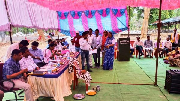 वनग्रामों की बुनियादी समस्याओं के निराकरण के लिए बेलरबाहरा में लगाई जनचौपाल