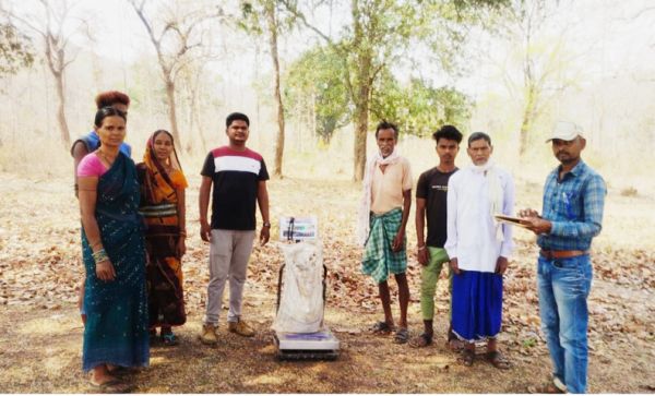 गोबर बेचो कूलर पाओ जपं कसडोल में अनूठी प्रतियोगिता