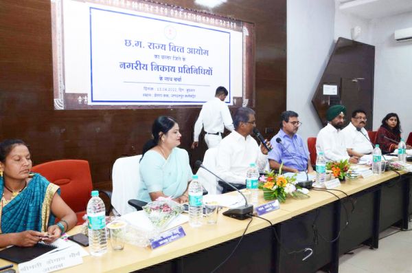 पंचायत एवं नगरीय निकायों का वित्तीय प्रबंधन बेहतर करने मिंज ले रहे सुझाव