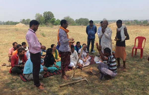 जिपं सदस्य ने खेल मैदान समतली करण का किया भूमिपूजन