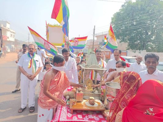 महावीर जयंती पर शोभायात्रा निकाली