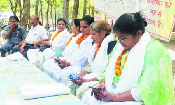 अधिवक्ताओं का भ्रष्टाचार के खिलाफ आंदोलन जारी