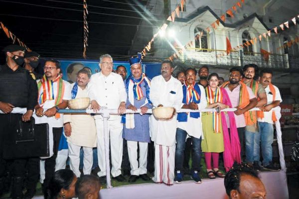 बाबा साहब की जयंती पर अनुयायियों पर रमन और भाजपाईयों ने बरसाए फूल