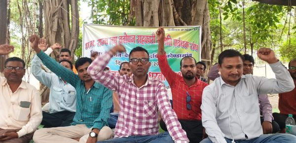 नियमित करने की मांग, आंदोलन