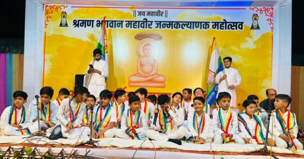 भक्तिमय कार्यक्रम में बच्चों की प्रस्तुति ने मोहा मन