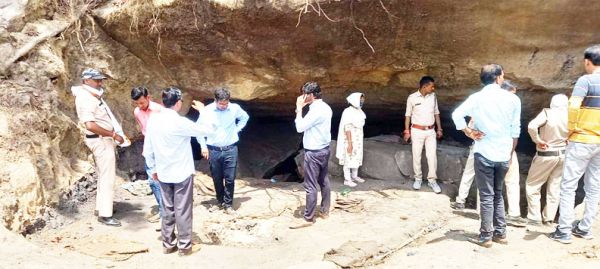 अवैध कोयले का कारोबार, मृत होने की वजह जानने पहुंचा प्रशासन
