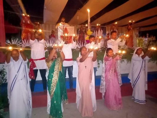  ईस्टर पर गिरजाघरों में विशेष प्रार्थना