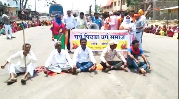 आदिवासी समाज ने 7 सूत्रीय मांगों को लेकर एसडीएम को सौंपा ज्ञापन