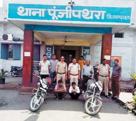 चोरी की मोटरसाइकिल के साथ दो गिरफ्तार