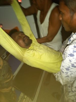 अंधे कुएं में देर रात उतरकर युवक की जान बचाई फोटो जर्नलिस्ट और सिपाही ने