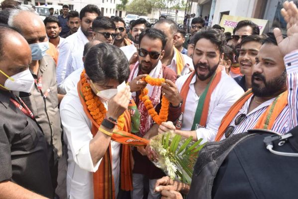 भाजयुमो ने केंद्रीय मंत्री का किया जोशीला स्वागत