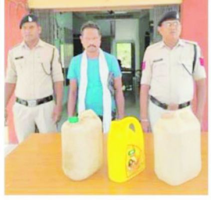 25 लीटर महुआ शराब जब्त, आरोपी गिरफ्तार