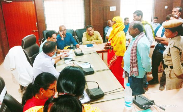 कलेक्टर ने सुनीं समस्याएं