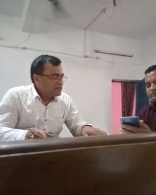 नायब तहसीलदार कमार को कमिश्नर ने किया निलंबित, शराब मांगते वीडियो में हुए थे कैद