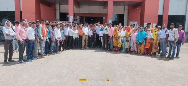 ट्यूटर व अतिथि शिक्षकों को राज्य अतिथि शिक्षकों में शामिल करने सौंपा ज्ञापन