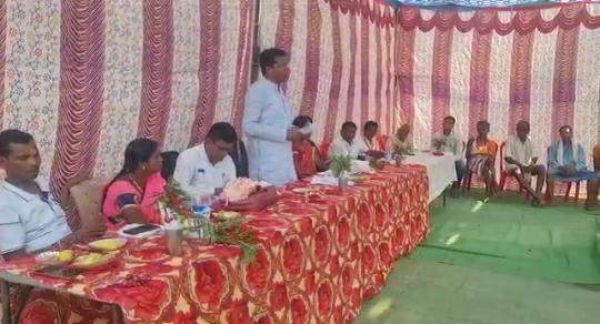 मरकाम के हाथों छात्राओं को मिली साइकिल