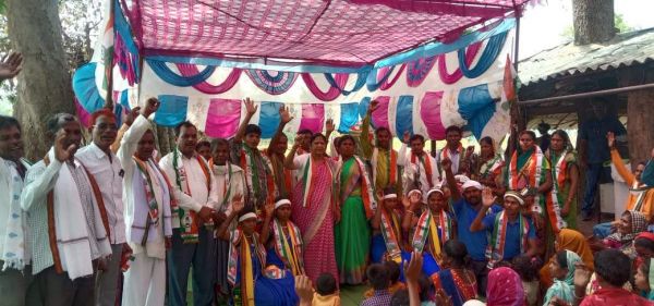 भूपेश सरकार के कार्यों से प्रभावित होकर टांगापानी सरपंच सहित ग्रामीणों ने कांग्रेस प्रवेश किया