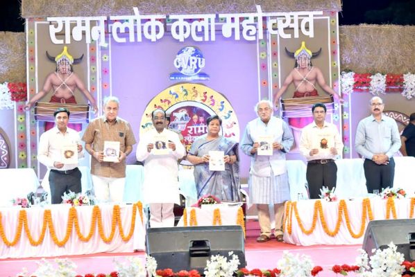 छत्तीसगढ़ के आदिवासियों व उनकी संस्कृति को वैश्विक स्तर तक पहुंचा रहा सीवीआरयू- राज्यपाल