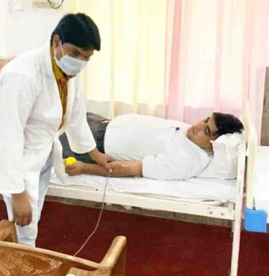 कलेक्टर-सीईओ ने किया रक्तदान