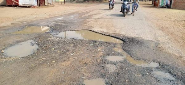 सरसींवा पेण्ड्रावन-बालपुर मार्ग जर्जर