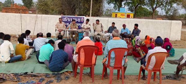 चलित थाना में सुनीं ग्रामीणों की समस्याएं