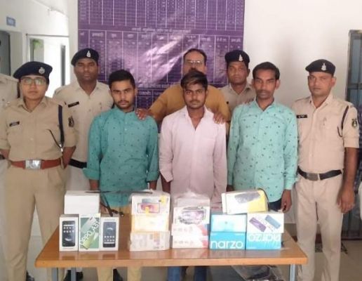 मोबाइल दुकान में चोरी करने वाले 3 आरोपी गिरफ्तार