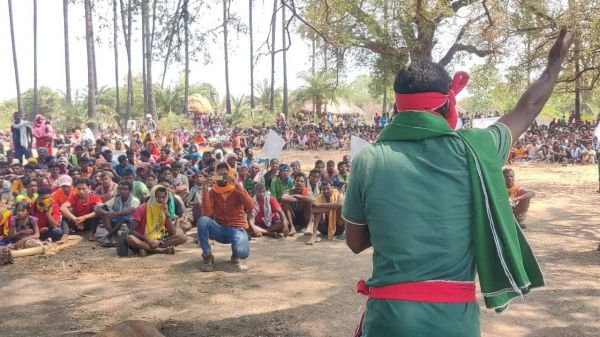 कथित ड्रोन हमले के विरोध में हजारों ग्रामीण हुए एकत्रित